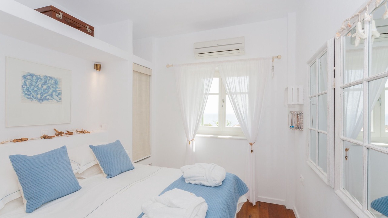 Photo of Bedroom in Ios Town