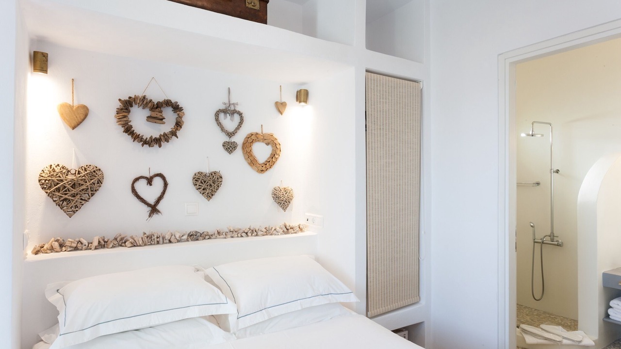 Photo of Bedroom in Ios Town