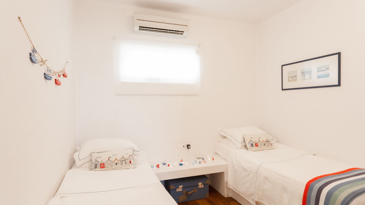 Photo of Bedroom in Ios Town
