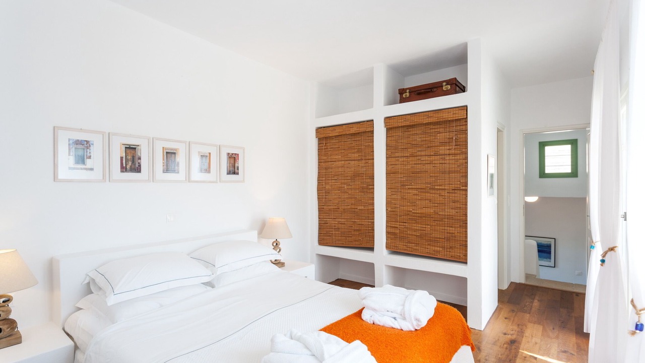 Photo of Bedroom in Ios Town