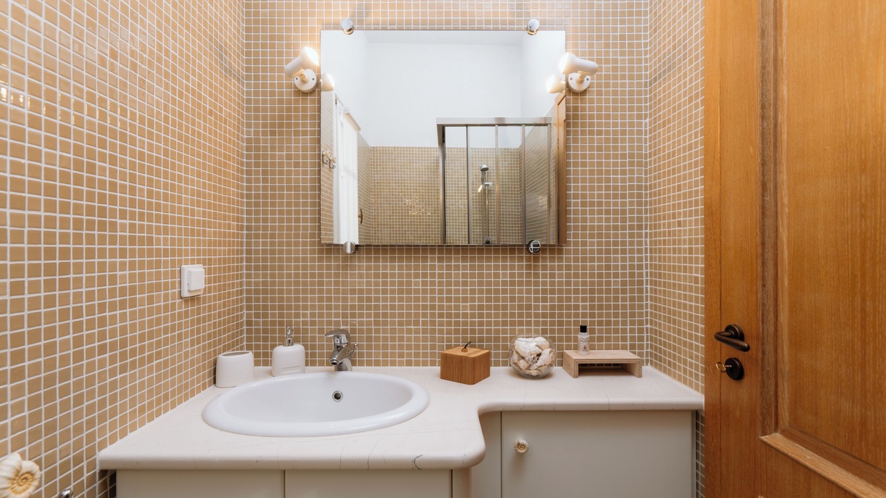 Photo of Bathroom in Paleopolis