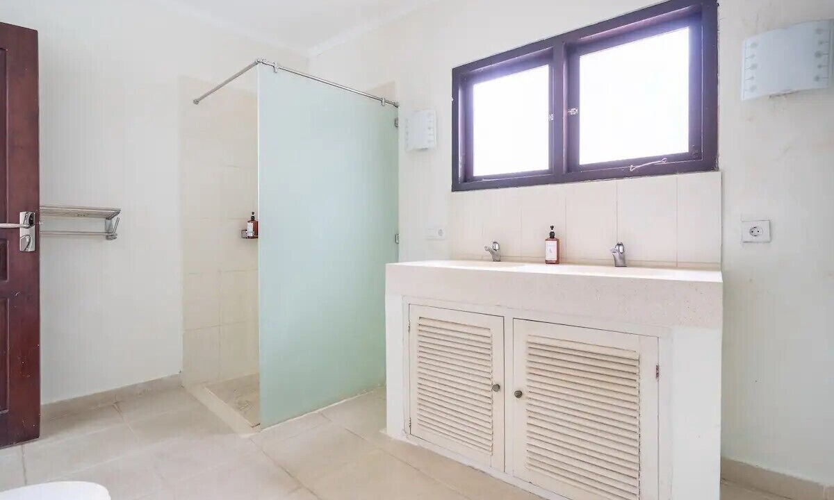 Photo of Bathroom in Sunset Road