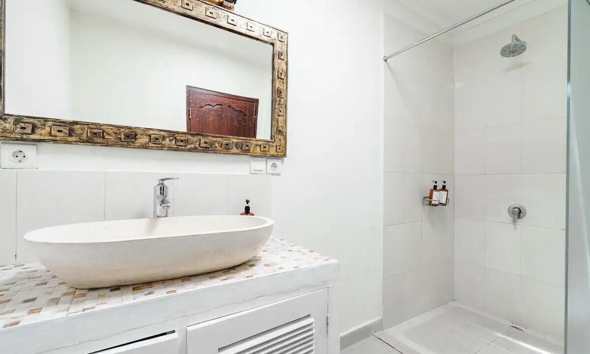 Photo of Bathroom in Sunset Road