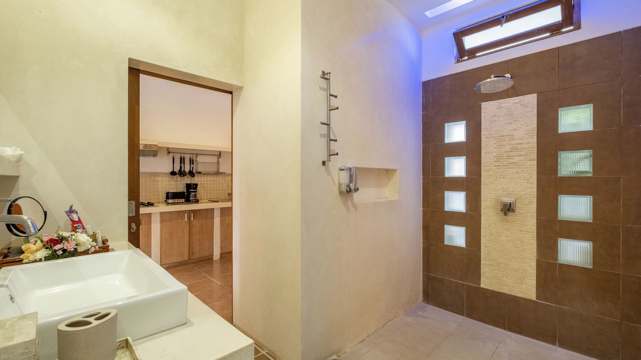 Photo of Bathroom in Sunset Road