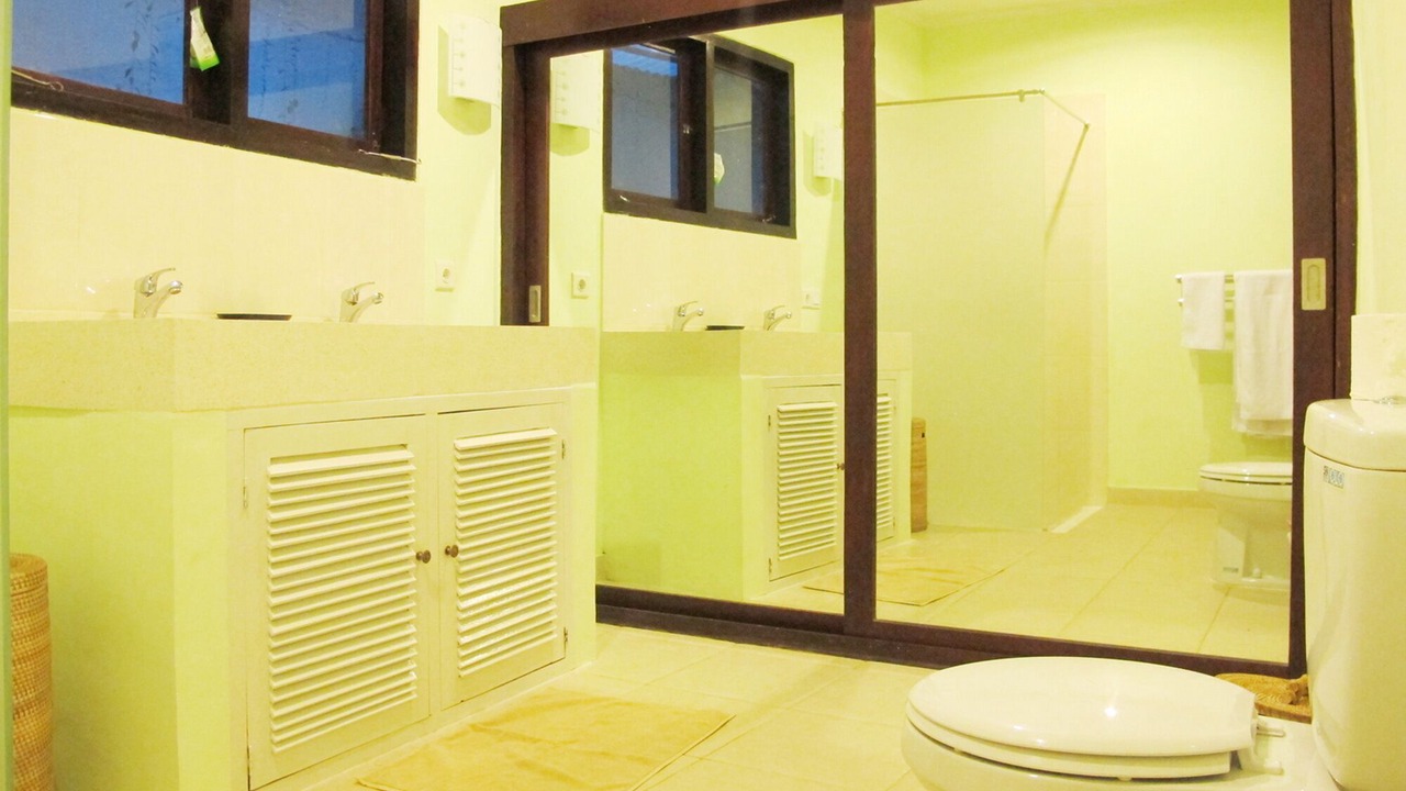 Photo of Bathroom in Sunset Road