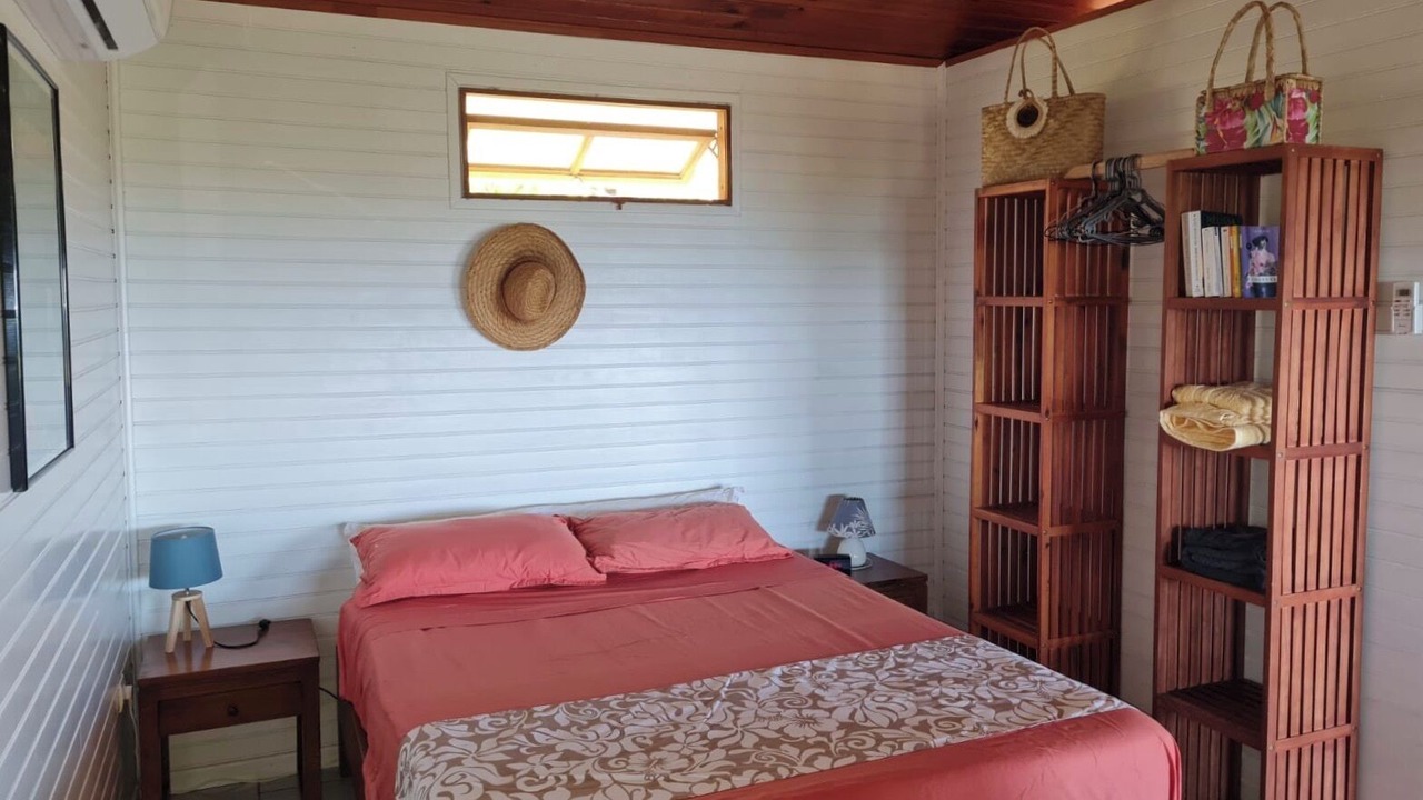 Photo of Bedroom in Teahupoo