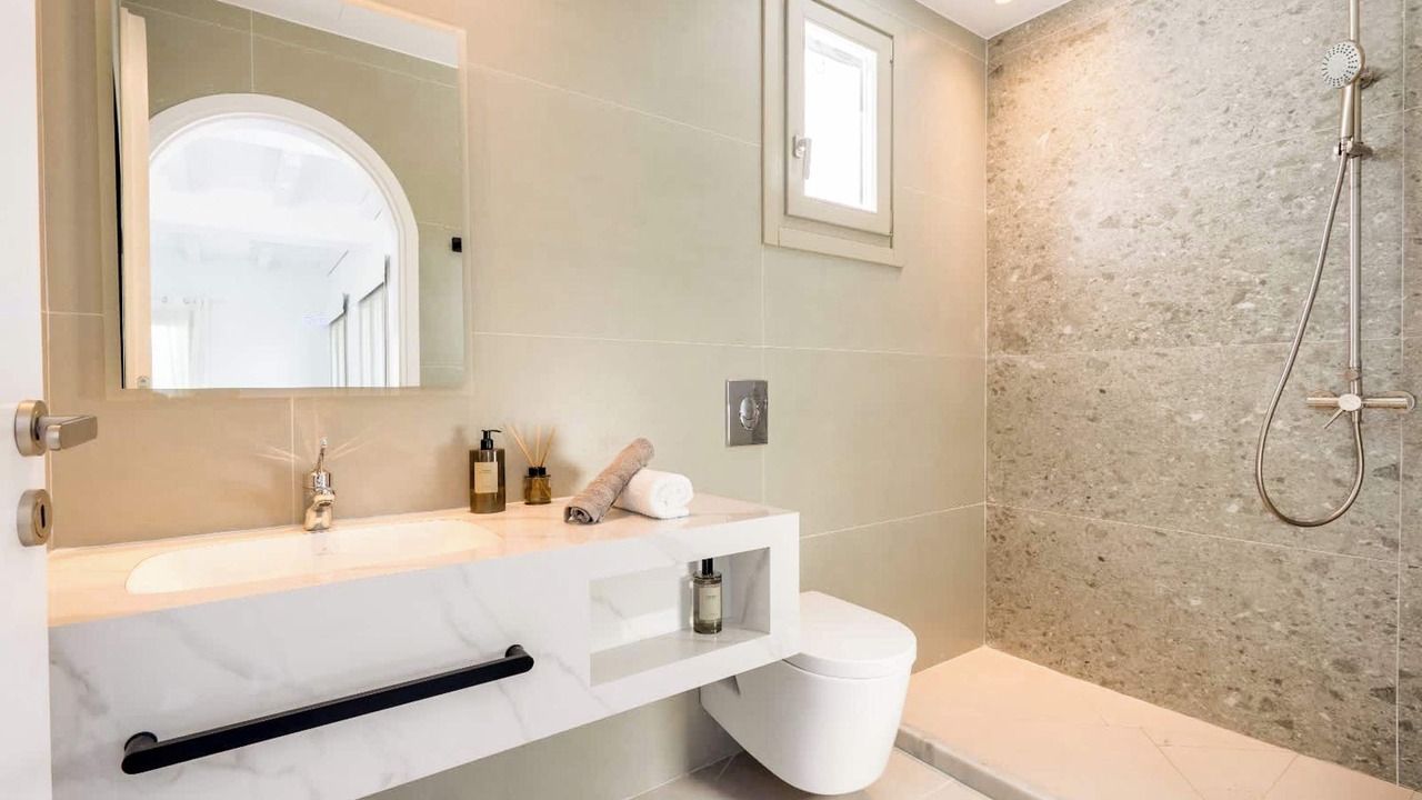 Photo of Bathroom in Ano Mera
