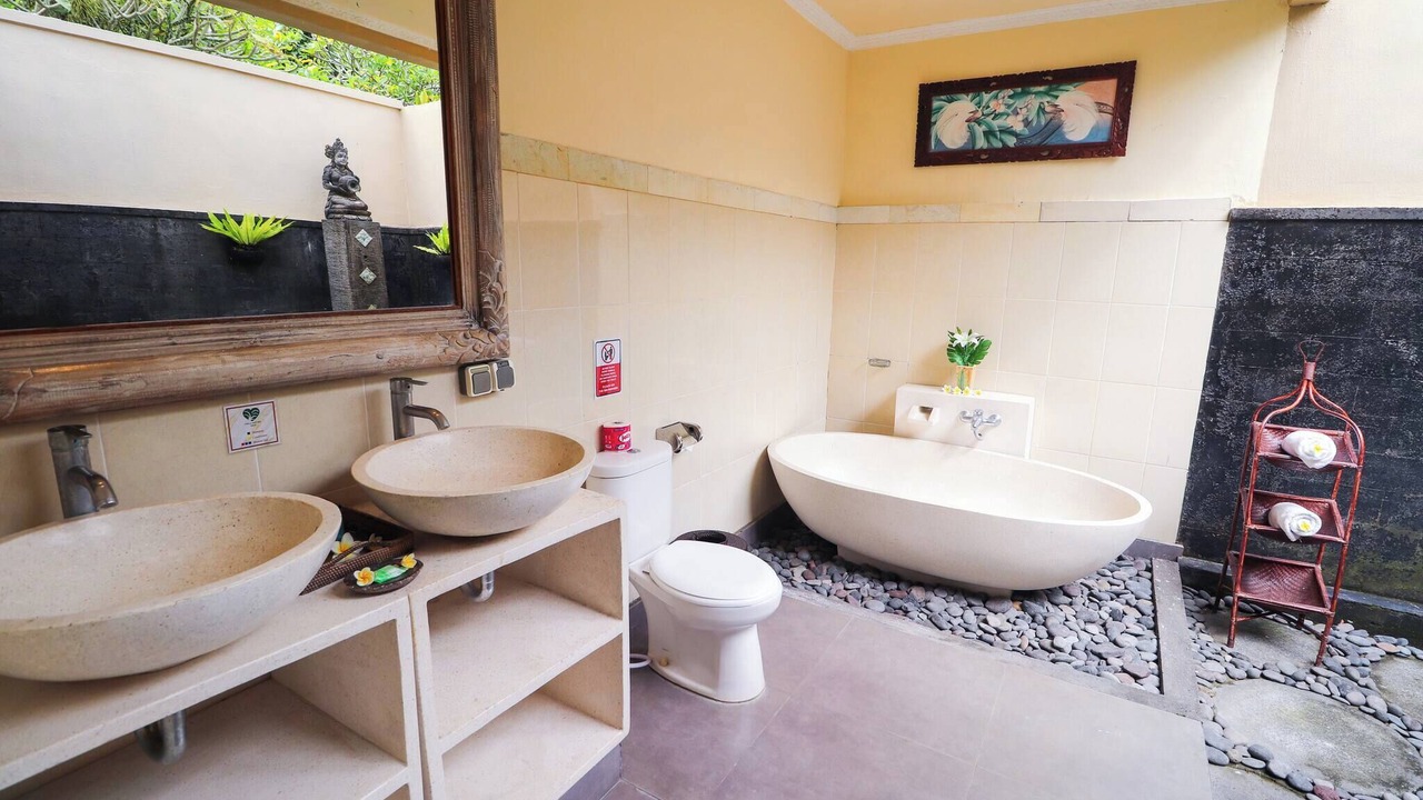 Photo of Bathroom in Petulu