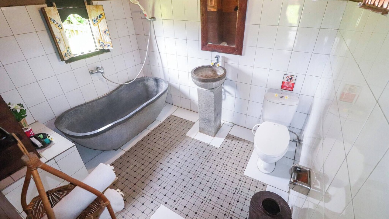 Photo of Bathroom in Petulu