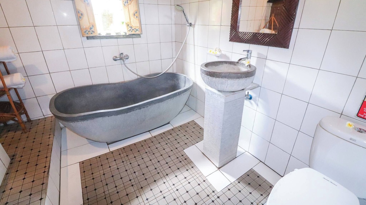 Photo of Bathroom in Petulu