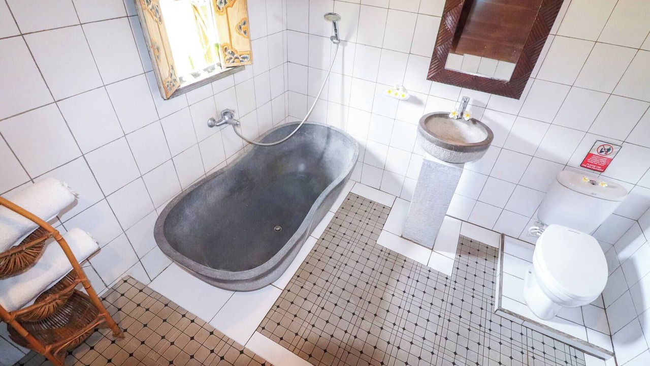 Photo of Bathroom in Petulu