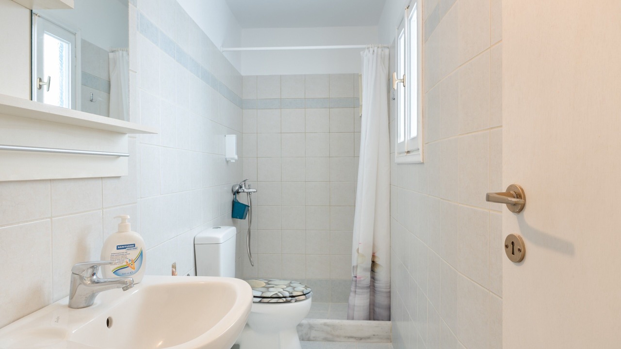 Photo of Bathroom in Katapola