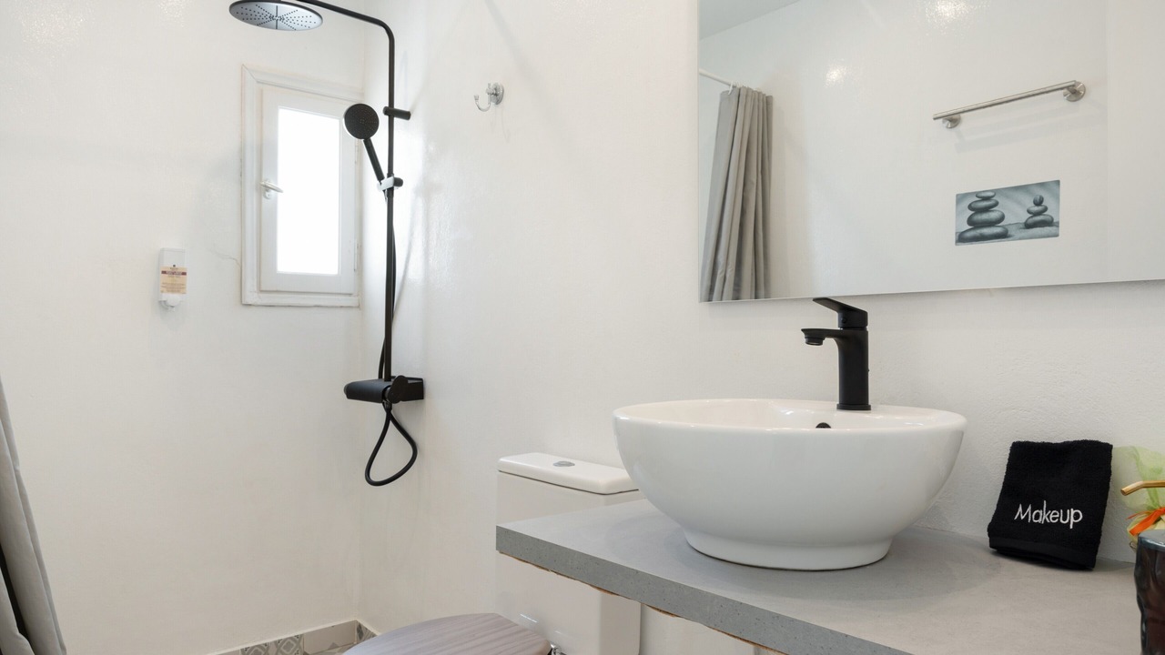 Photo of Bathroom in Katapola