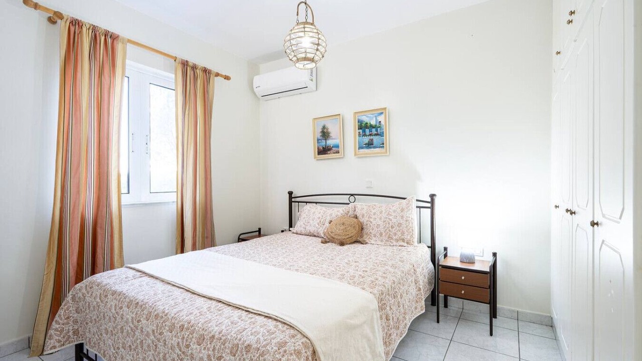 Photo of Bedroom in Marmari