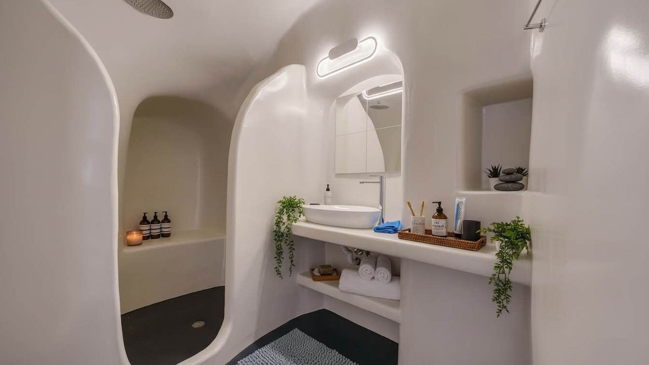 Photo of Bathroom in Fira