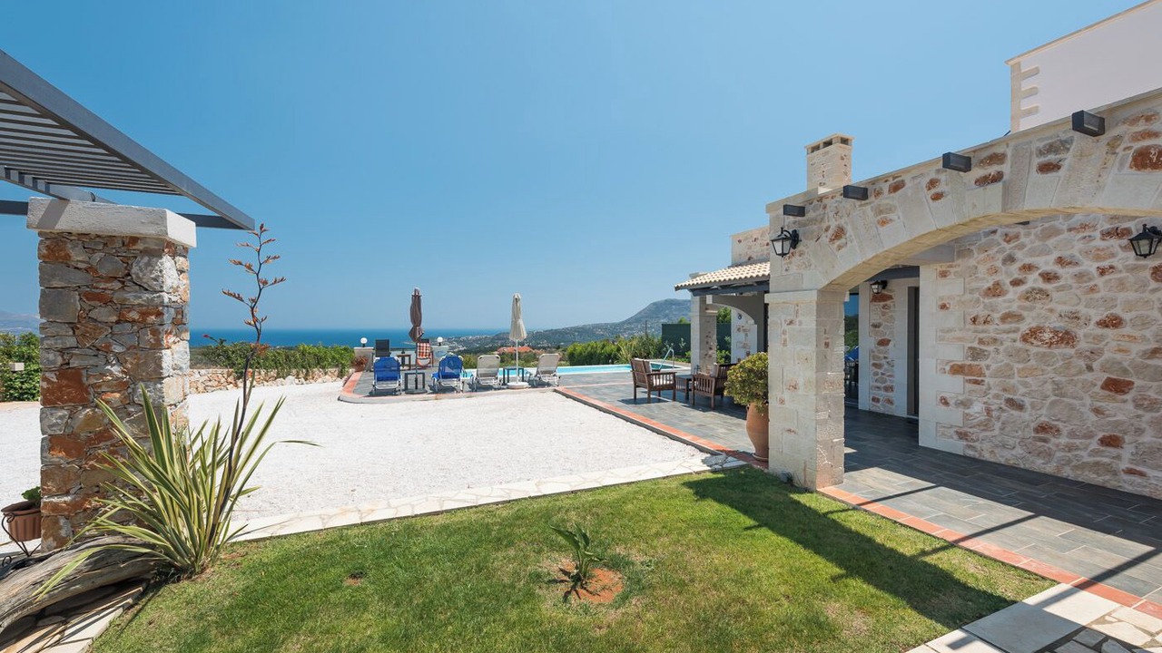 Photo of Patio Balcony in Douliana