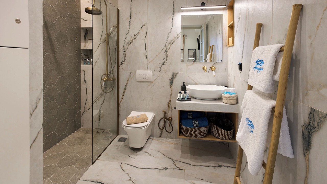 Photo of Bathroom in Paleopolis