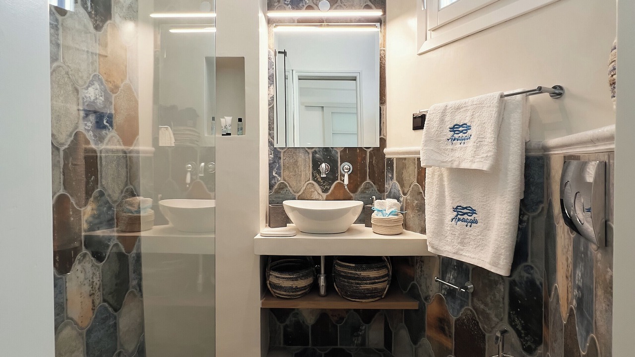 Photo of Bathroom in Paleopolis