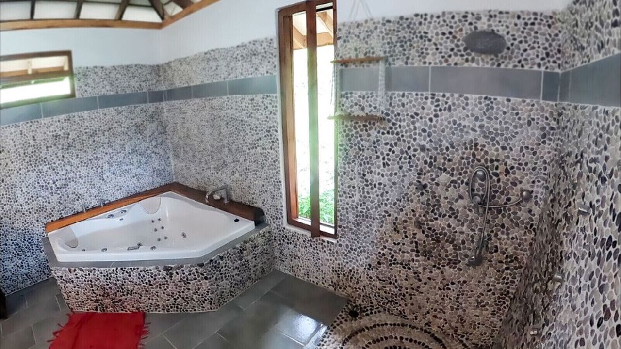 Photo of Bathroom in Opoa