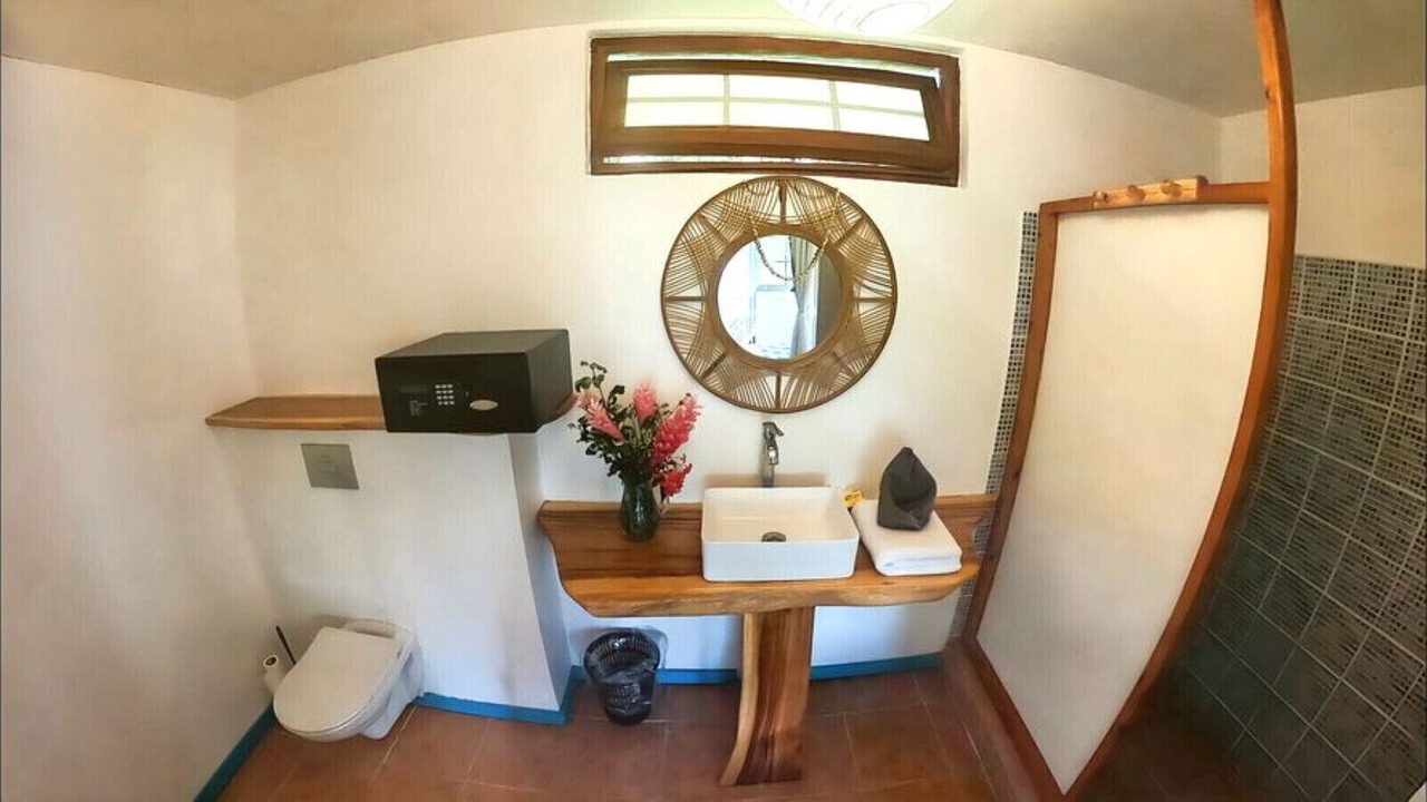 Photo of Bathroom in Opoa