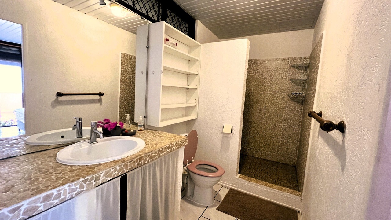 Photo of Bathroom in Paea