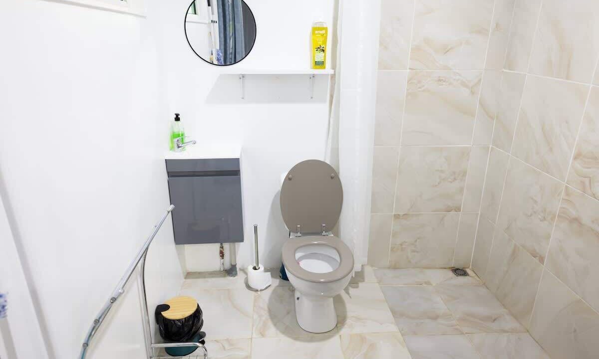Photo of Bathroom in Teahupo'o