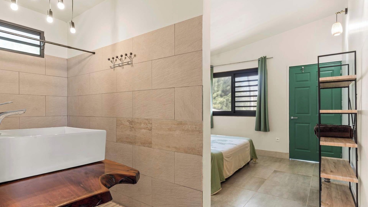 Photo of Bathroom in Afaahiti