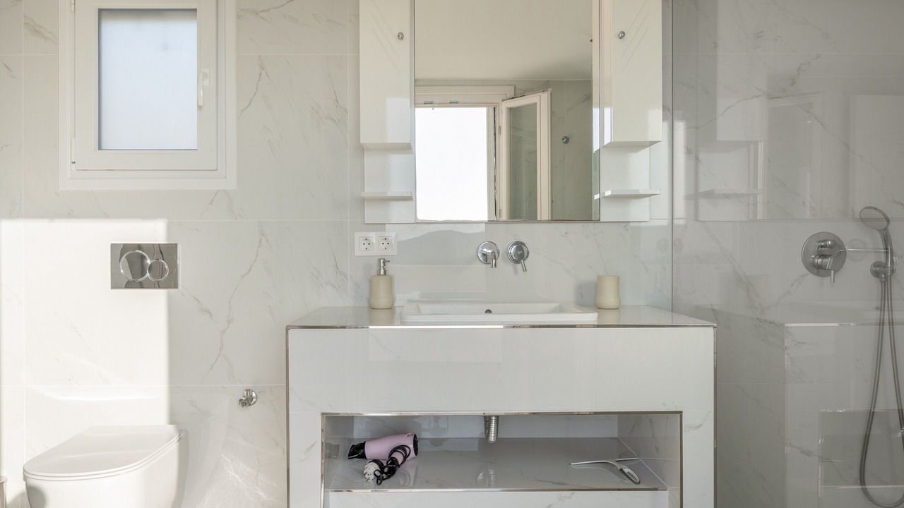 Photo of Bathroom in Ios