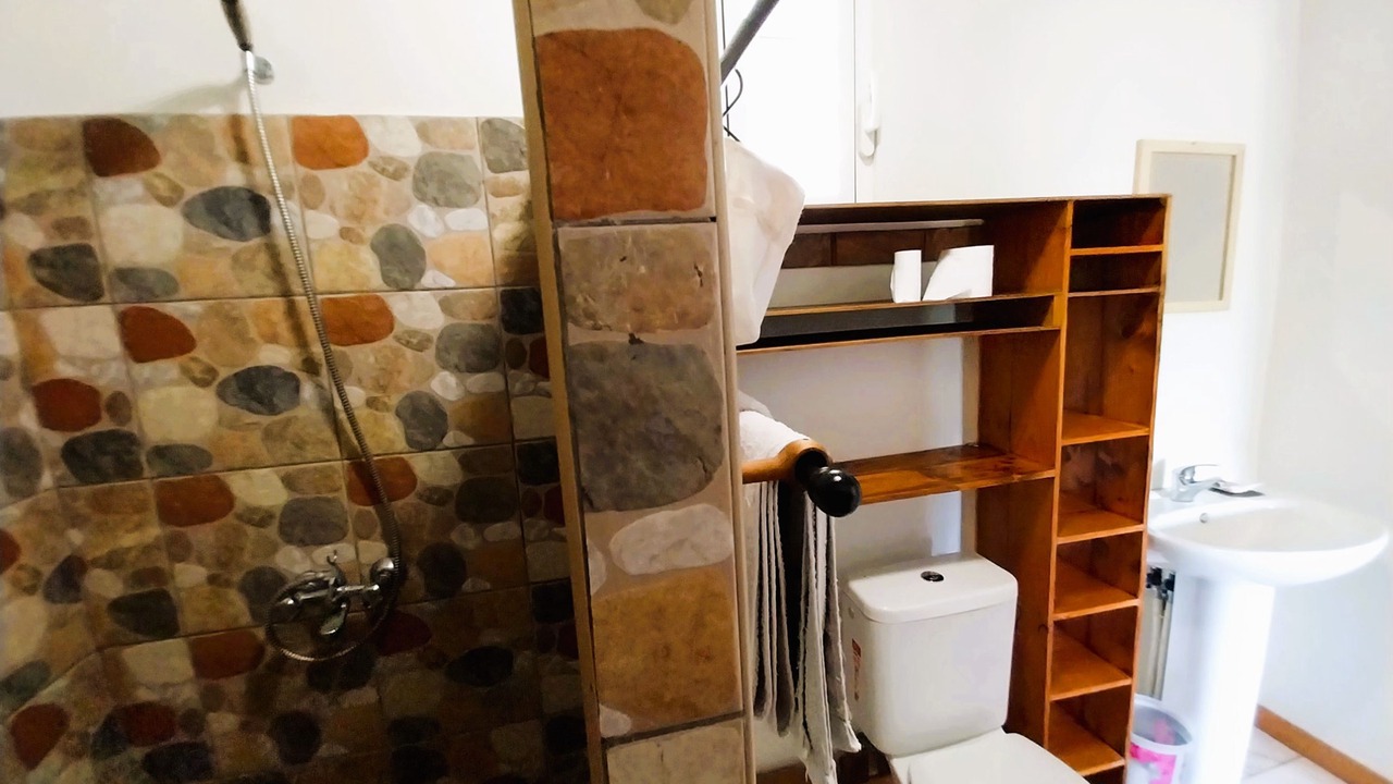Photo of Bathroom in Afaahiti