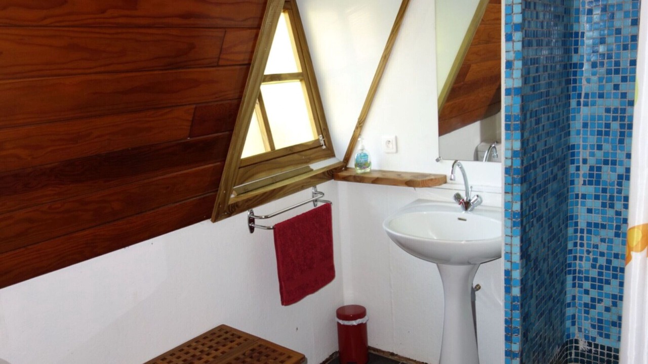 Photo of Bathroom in Teahupoo
