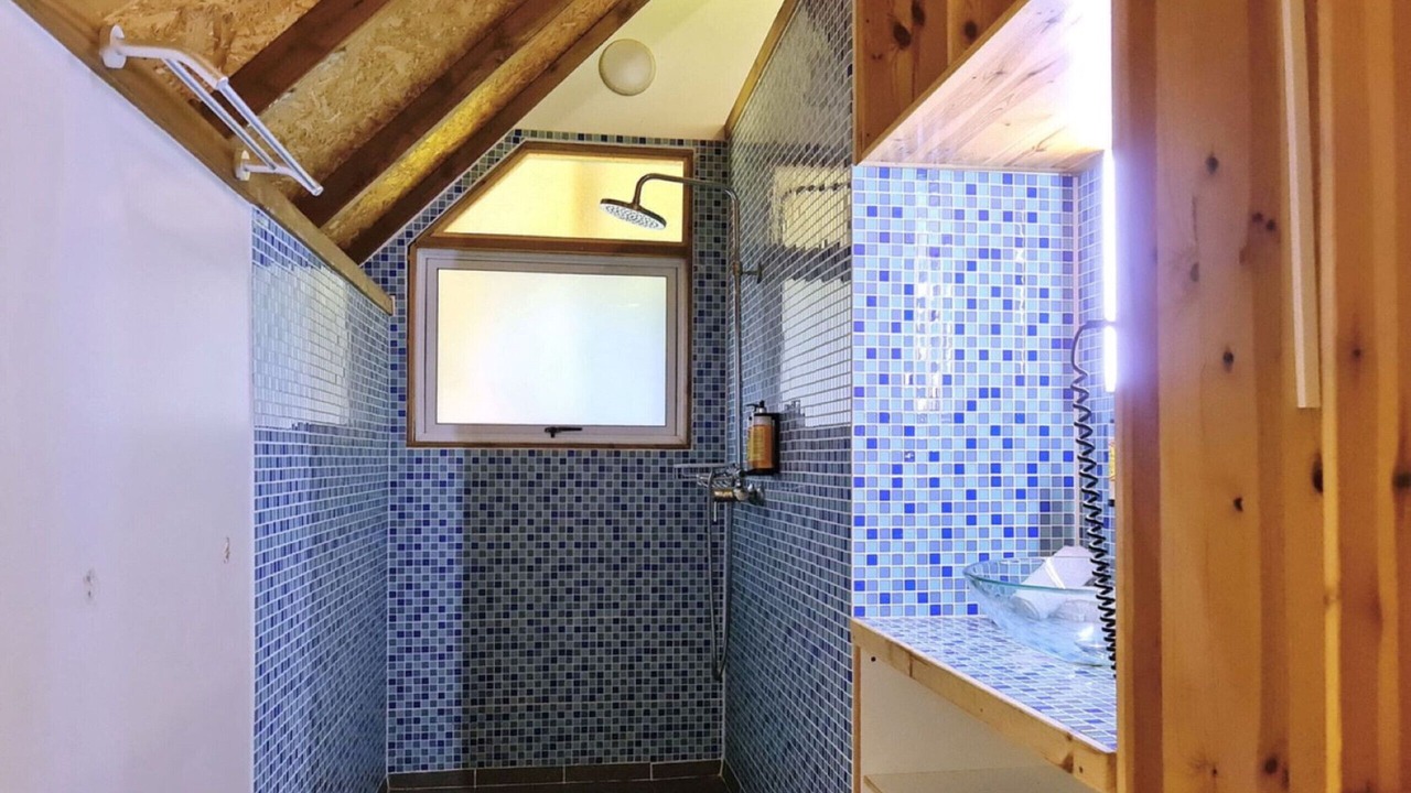 Photo of Bathroom in Teahupoo
