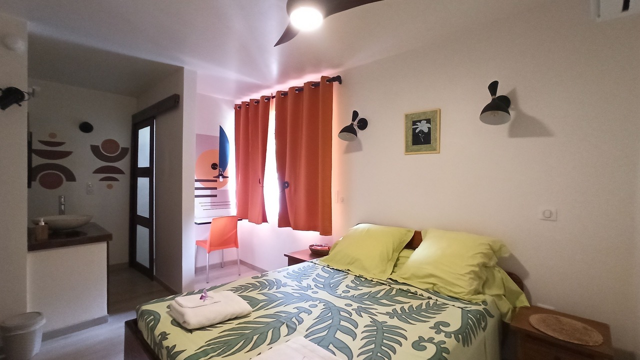 Photo of Bedroom in Teahupoo