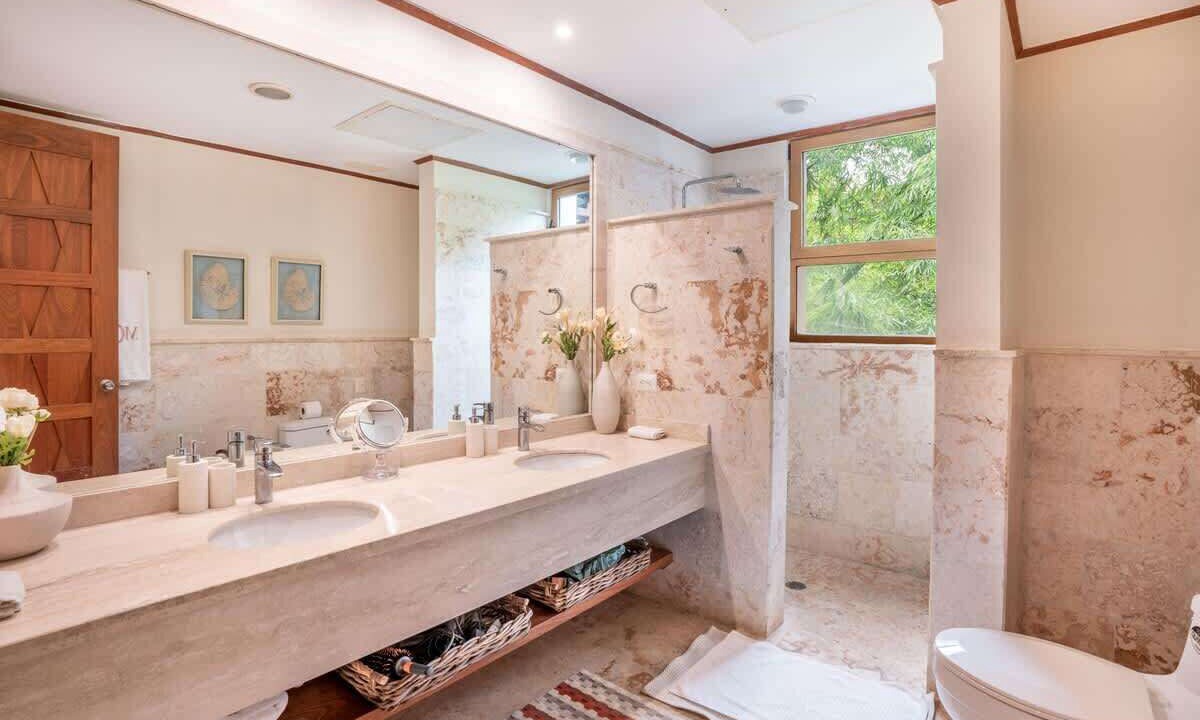 Photo of Bathroom in Los Altos