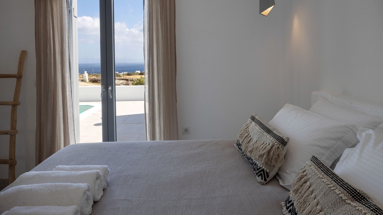 Photo of Bedroom in Drios