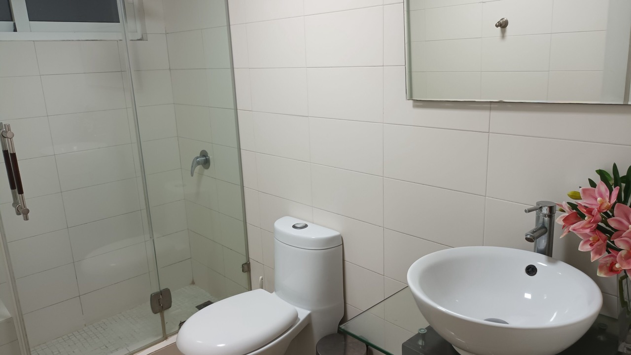 Photo of Bathroom in Yolanda Morales