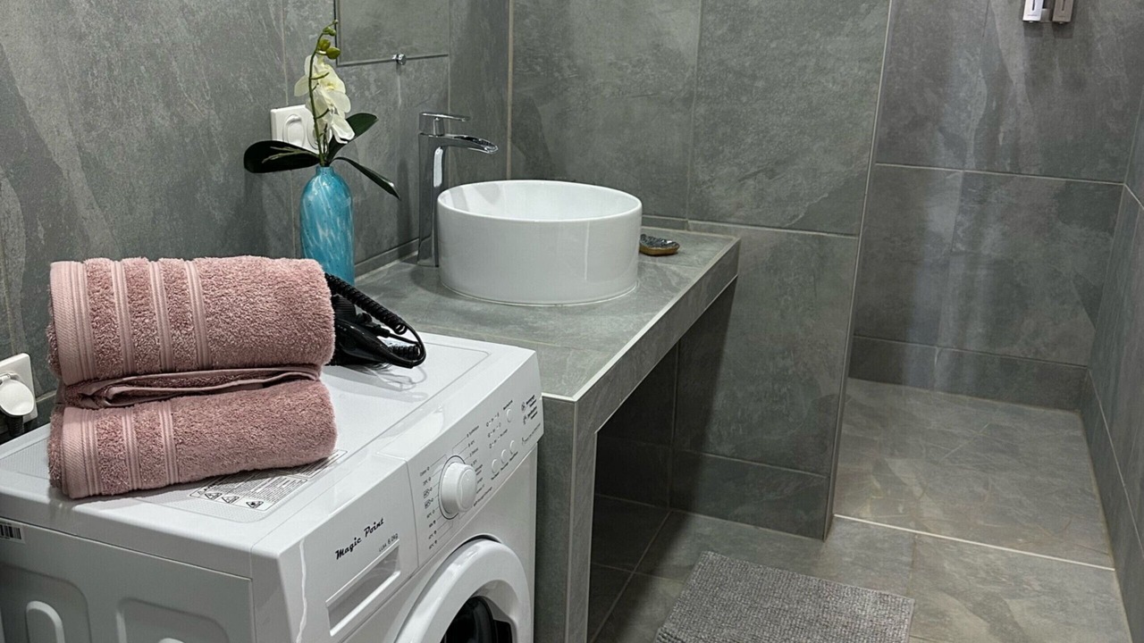 Photo of Bathroom in Teahupoo