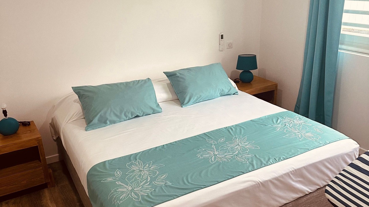 Photo of Bedroom in Teahupoo