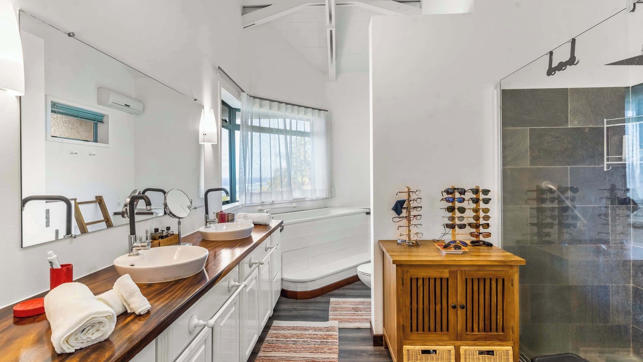 Photo of Bathroom in Teavaro