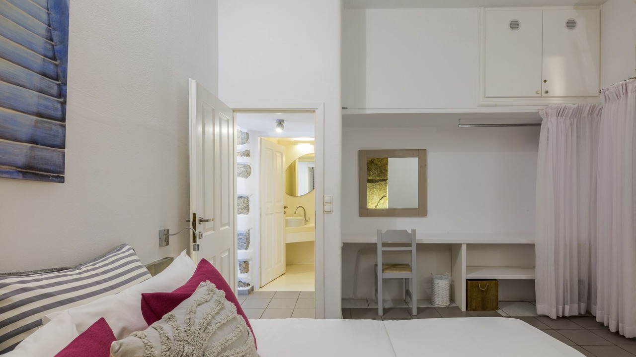 Photo of Bedroom in Platis Gialos