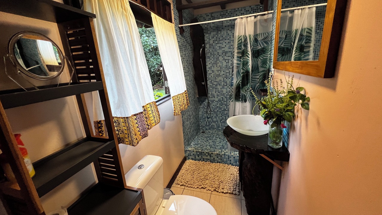 Photo of Bathroom in Teahupo'o