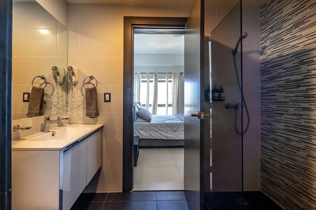 Photo of Bathroom in Yolanda Morales