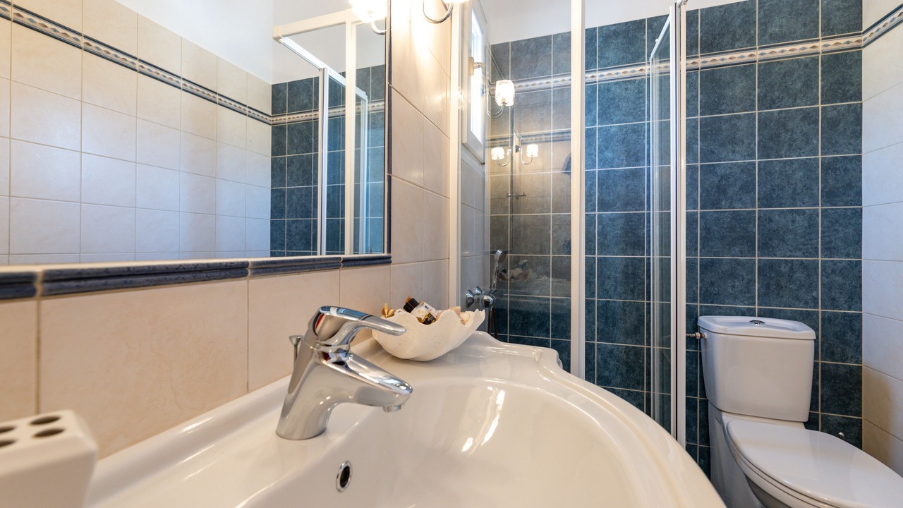Photo of Bathroom in Aliki
