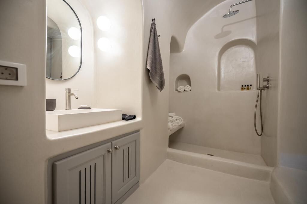 Photo of Bathroom in Fira