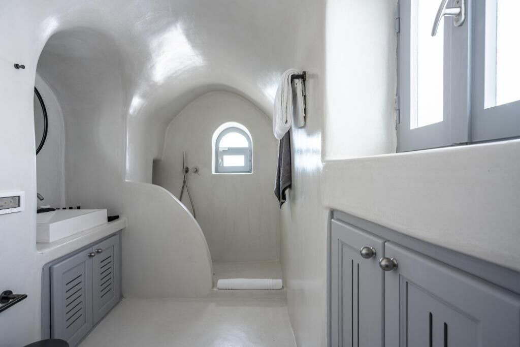 Photo of Bathroom in Fira