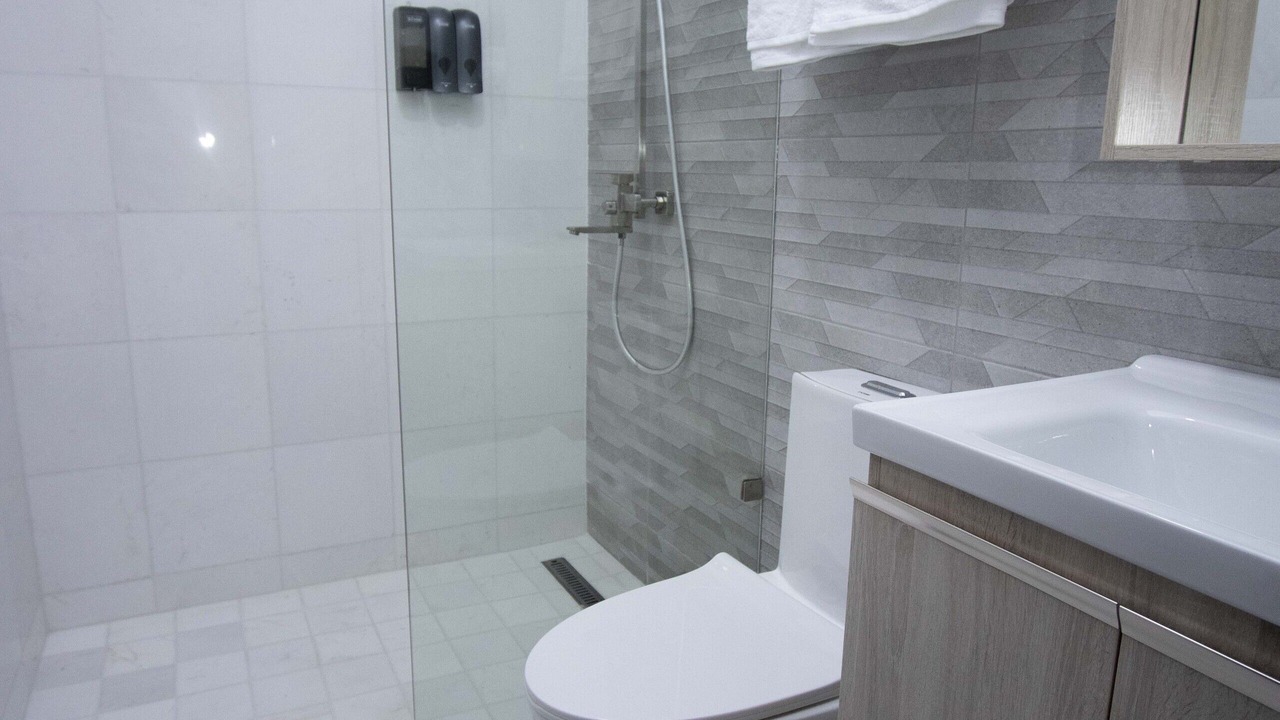 Photo of Bathroom in Yolanda Morales