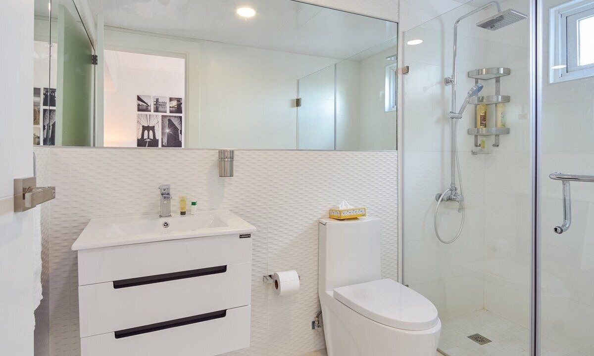 Photo of Bathroom in Yolanda Morales