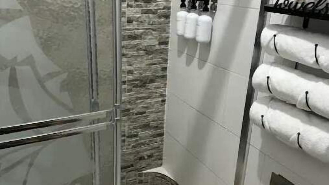 Photo of Bathroom in Pimentel