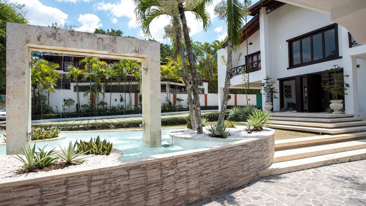 Photo of Outdoor in Pedro Brand