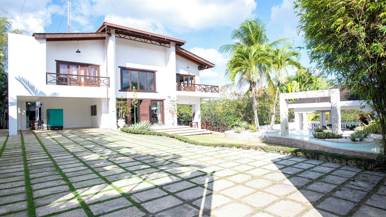 Photo of Outdoor in Pedro Brand
