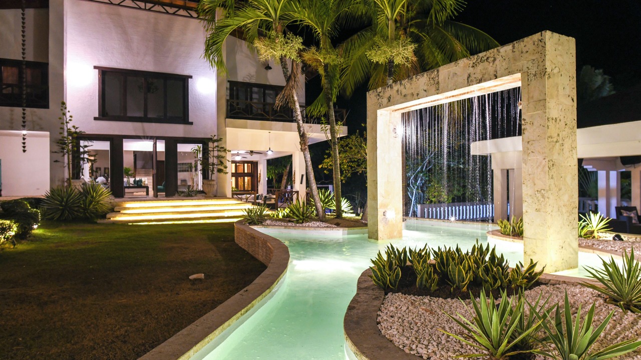 Photo of Outdoor in Pedro Brand